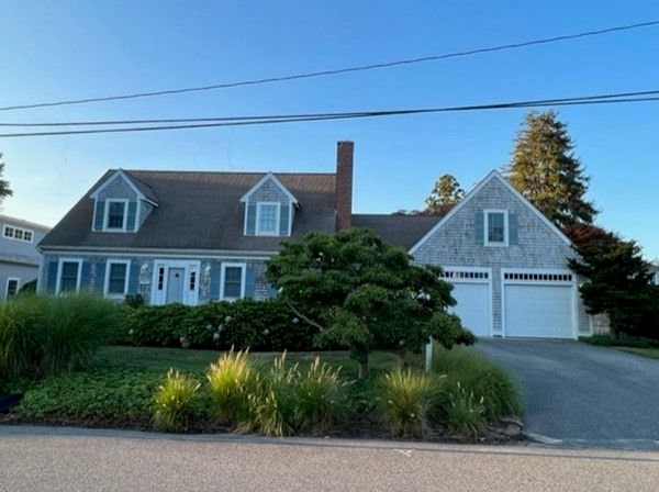 23 Mariners Lane home in Falmouth, Massachusetts